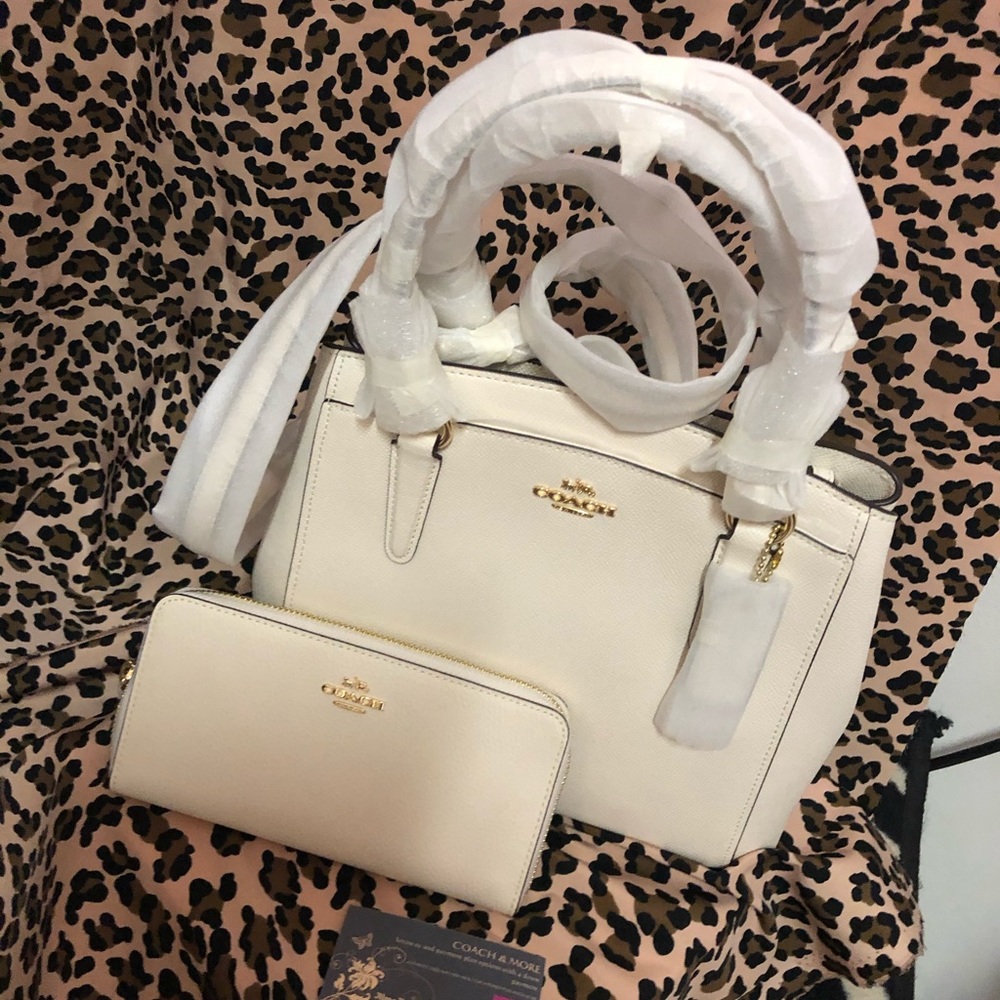 Coach set - Picture 2 of 6